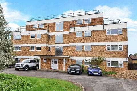 Uxbridge Road, Hampton Hill, Hampton TW12