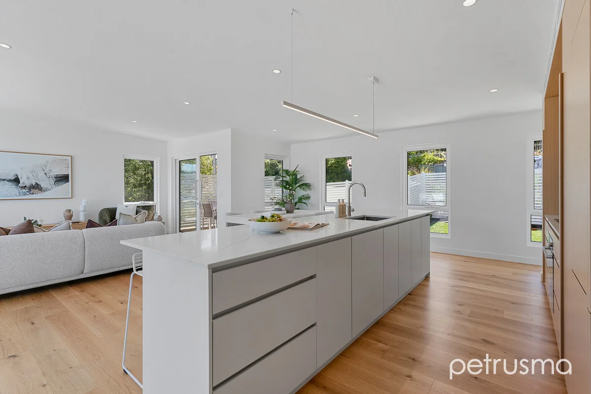 Additional image 9 of 1/107 Derwent Avenue, Lindisfarne TAS 7015