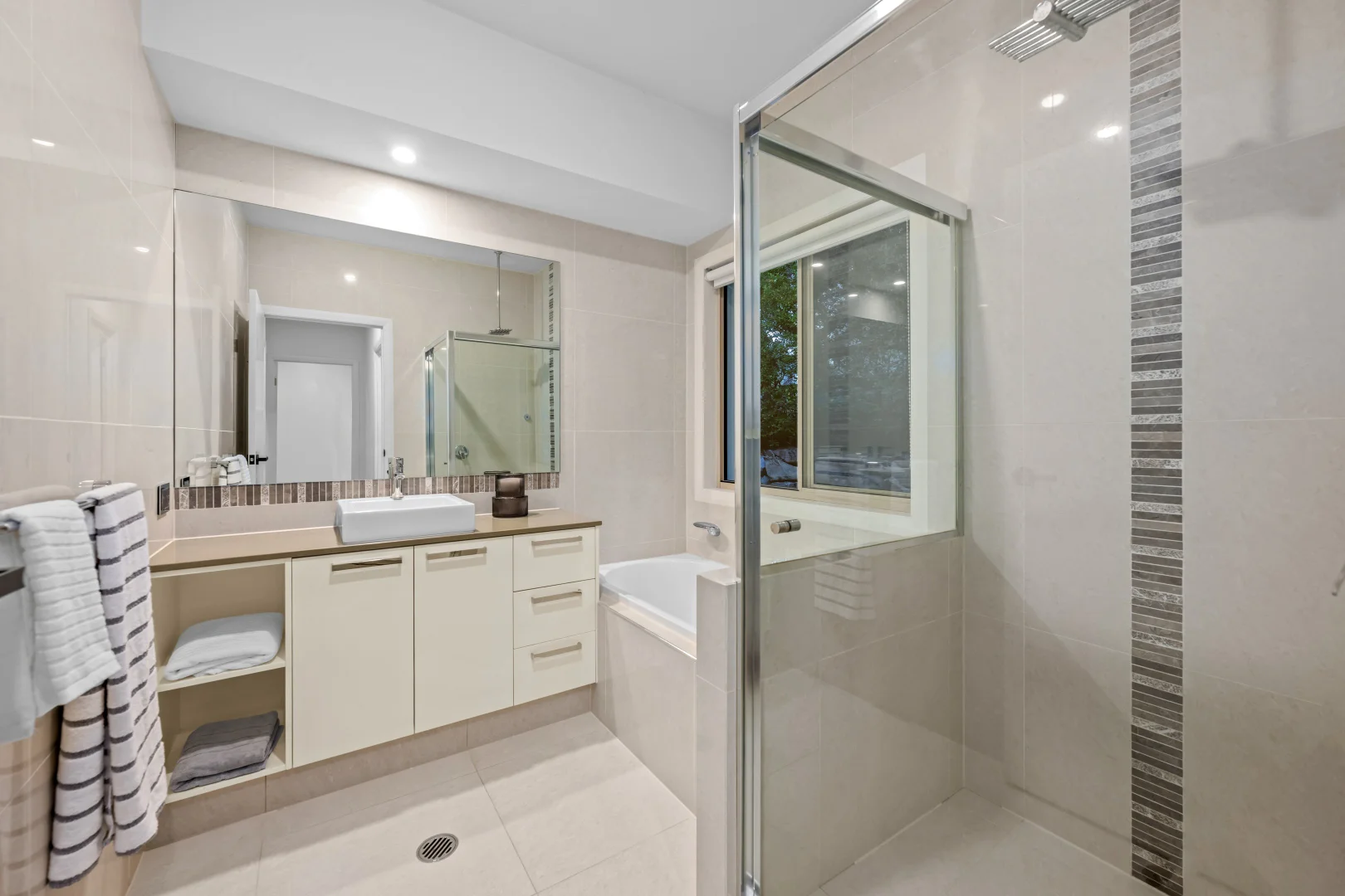 Additional image 29 of 4 Riverdowns Crescent, Helensvale QLD 4212