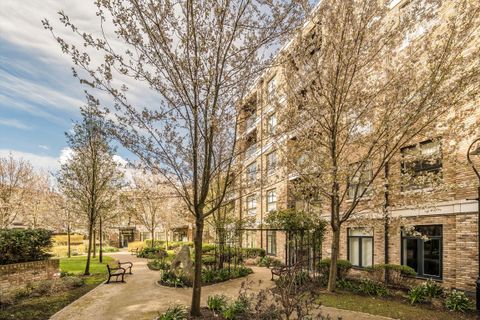 Palladian Gardens, Chiswick W4