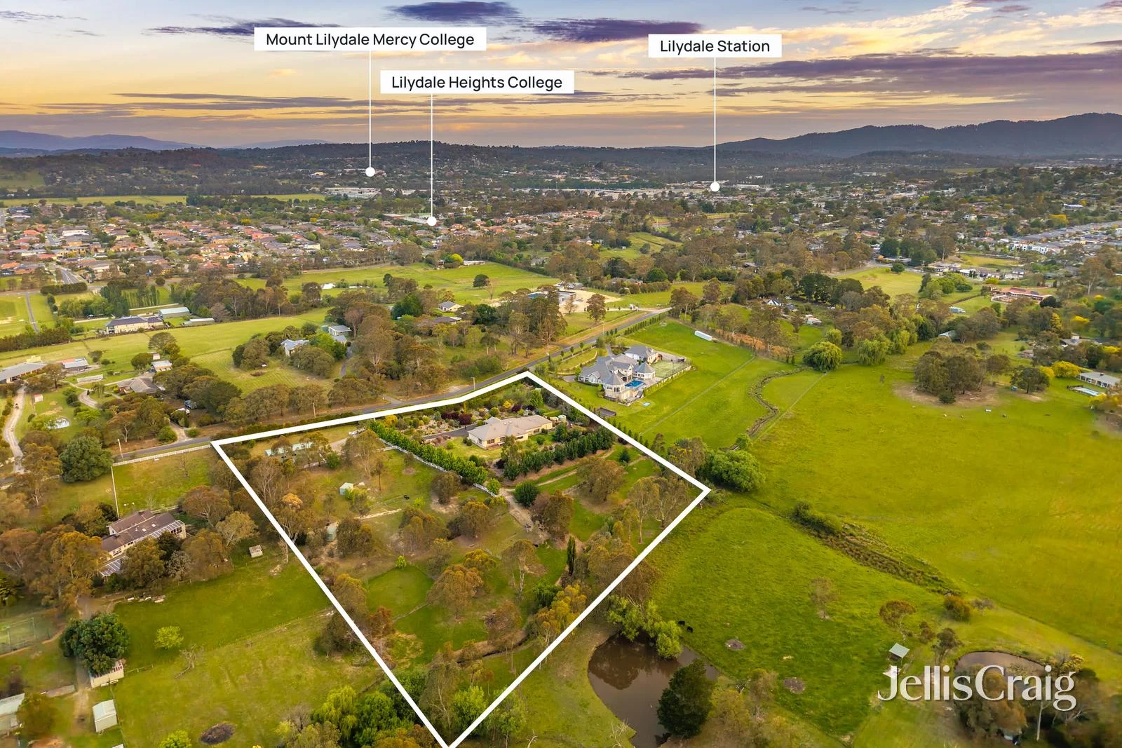Additional image 27 of 7 Honeysuckle Way, Chirnside Park VIC 3116