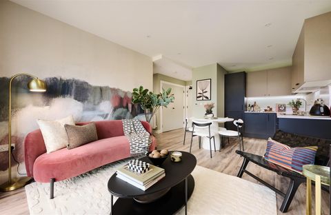 Bankside Gardens, Reading RG2, New home