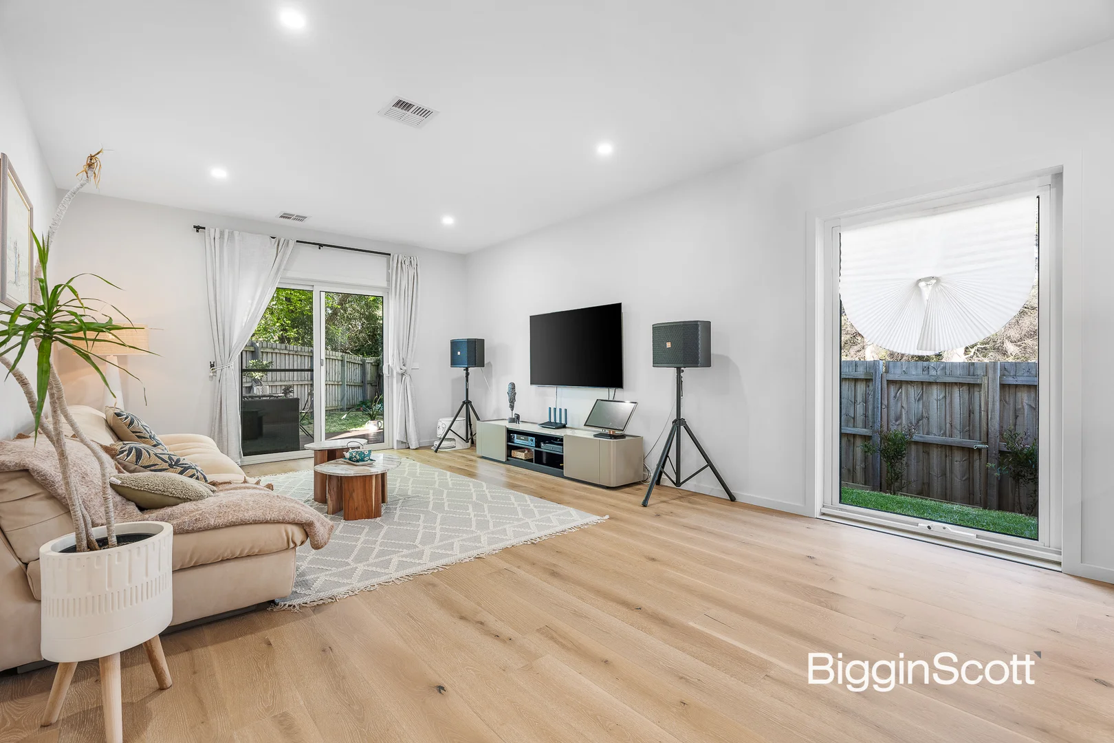 Additional image 3 of 2/15 Packham Crescent, Glen Waverley VIC 3150