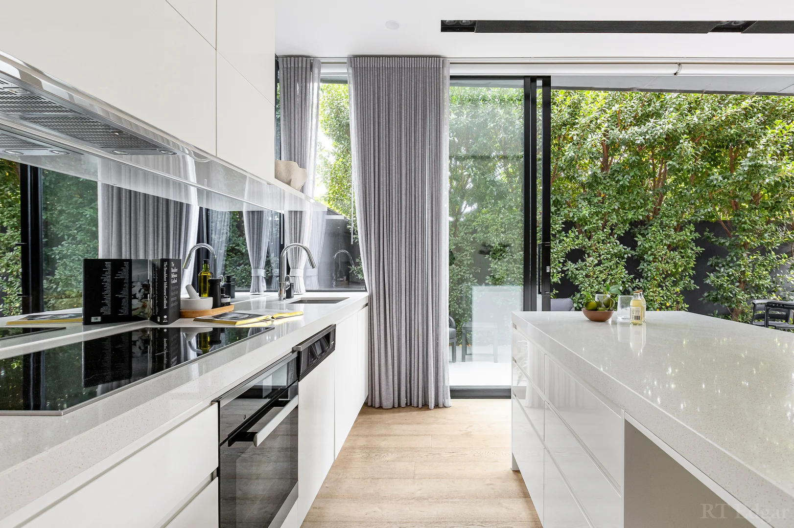 Additional image 7 of 8/8 Manningtree Road, Hawthorn VIC 3122