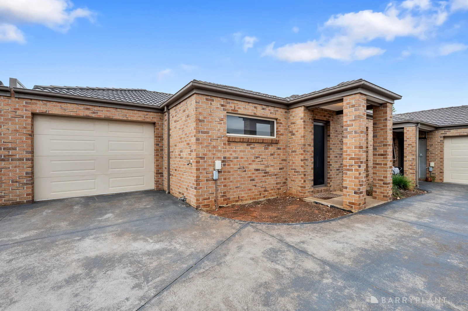 2/24 Exford Road, Melton South VIC 3338