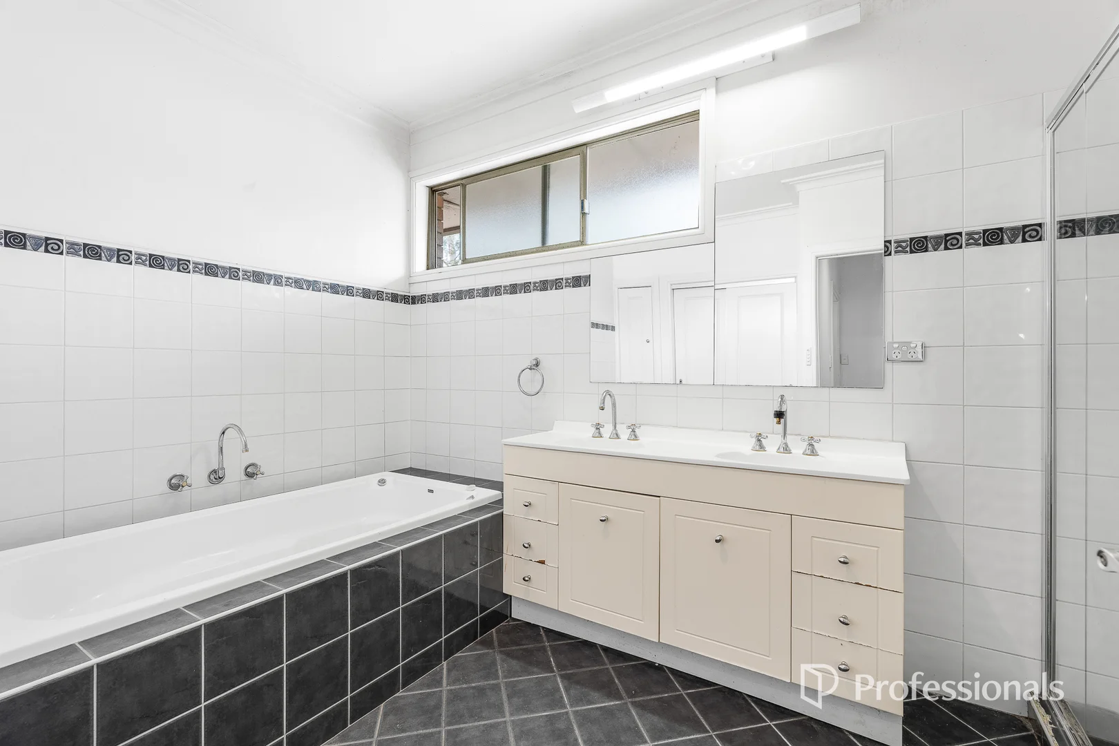 Additional image 5 of 1&2/3 Vicki Court, Doncaster East VIC 3109