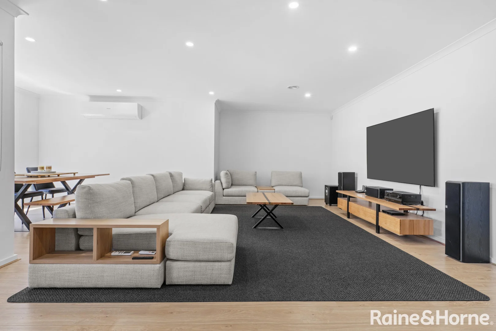 22 Moolort Crescent, Eynesbury VIC 3338 photo 3