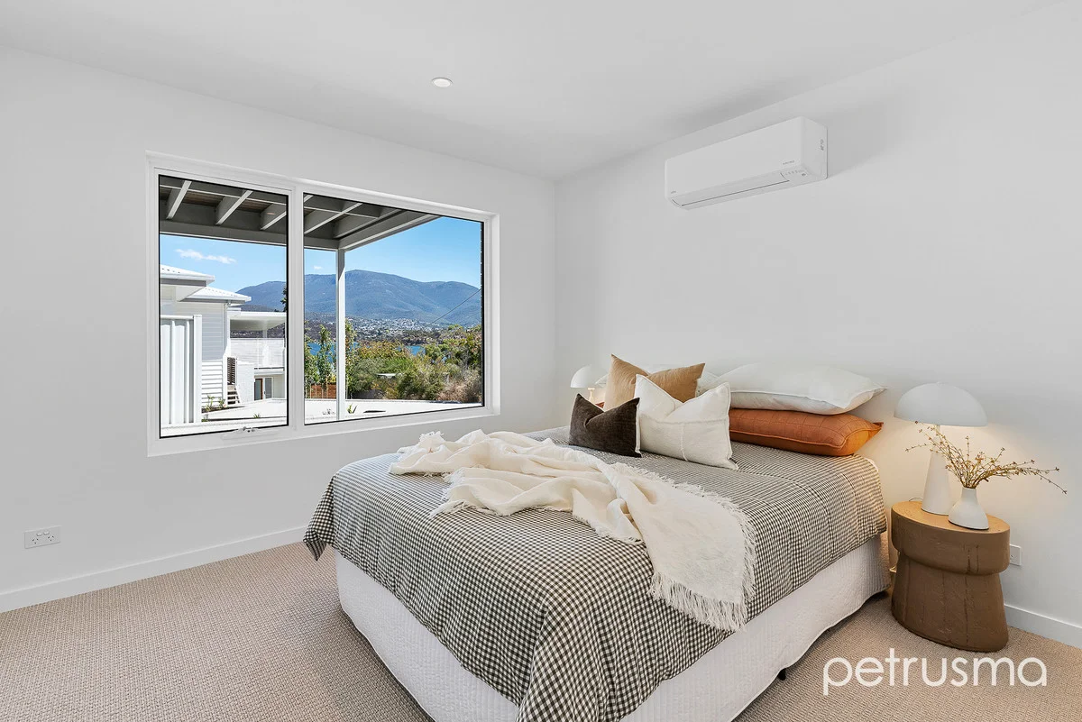 Additional image 21 of 1/107 Derwent Avenue, Lindisfarne TAS 7015