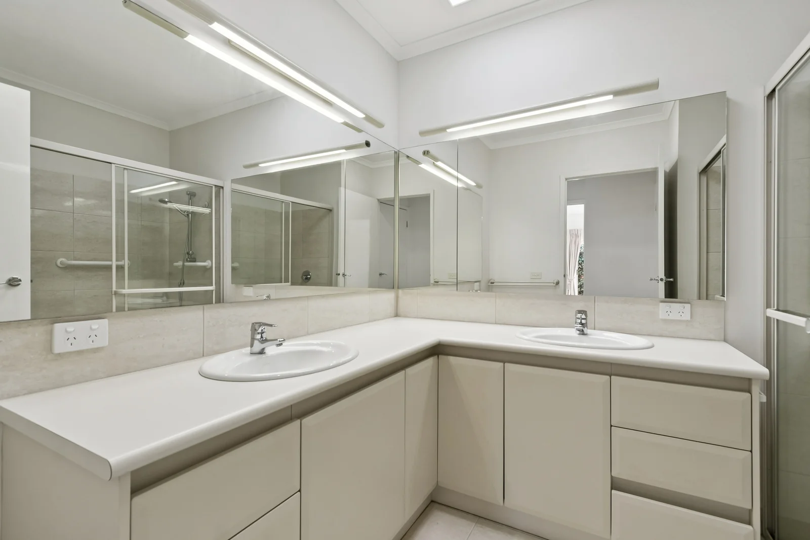 Additional image 6 of 185/2 Rochester Parade, Cranbourne East VIC 3977