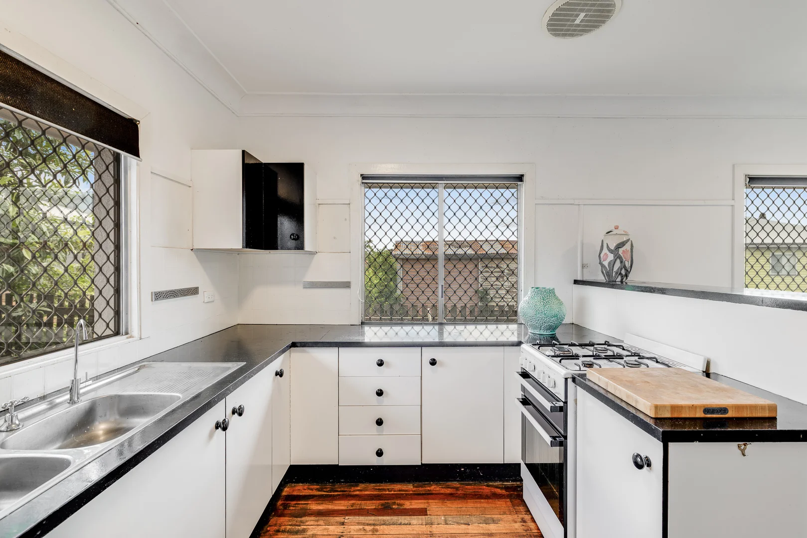 Additional image 9 of 113 Anzac Avenue, Newtown QLD 4350