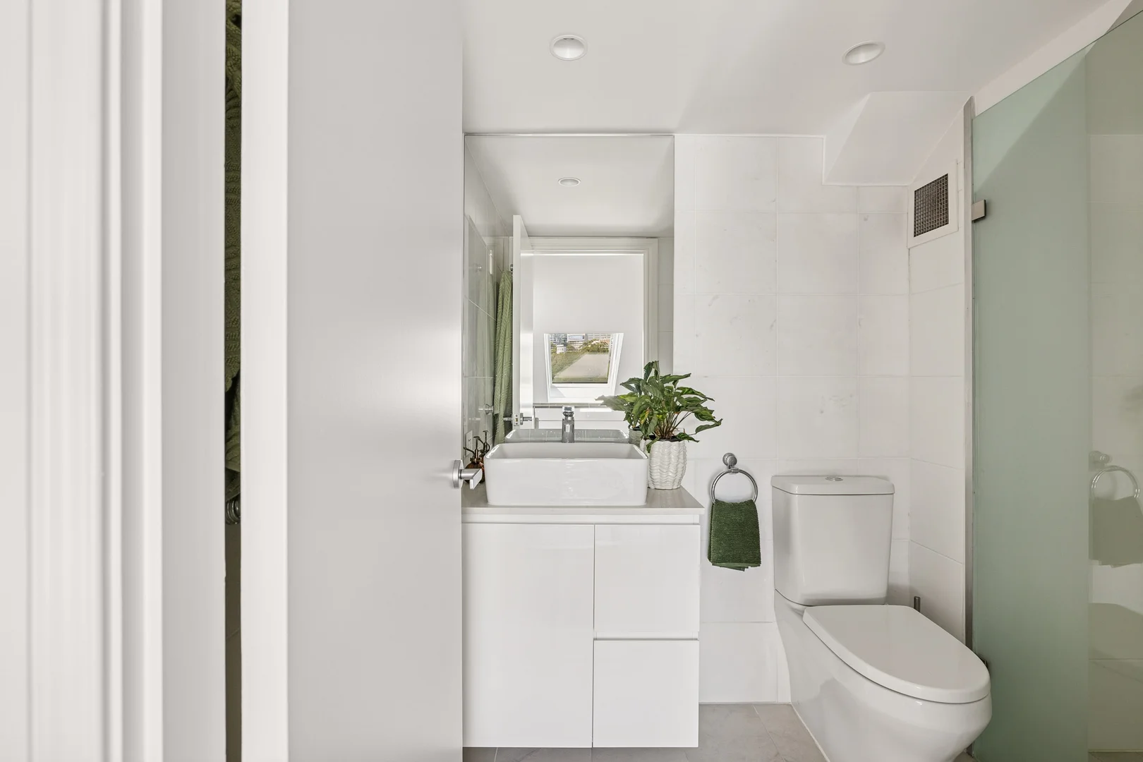 Additional image 24 of 507/6E Cowper Wharf Roadway, Woolloomooloo NSW 2011