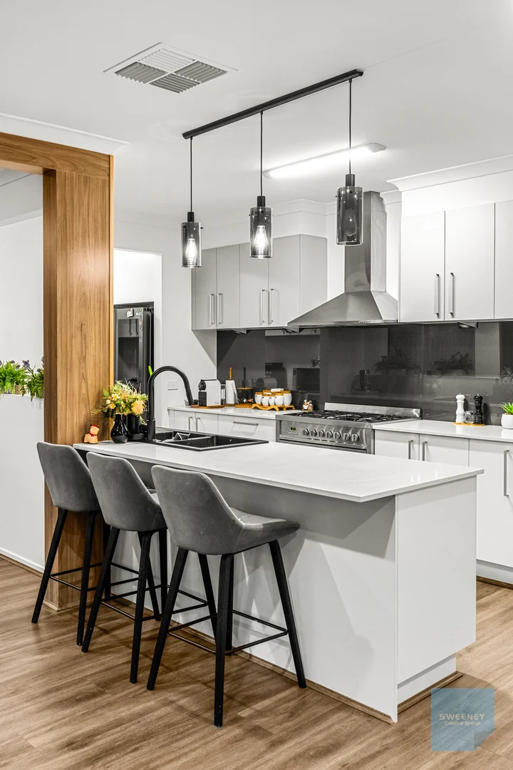 Additional image 12 of 8 Annecy Boulevard, Fraser Rise VIC 3336