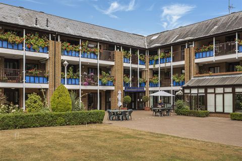 Emmbrook Court, Reading RG6