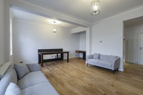Sussex Gardens, Hyde Park W2