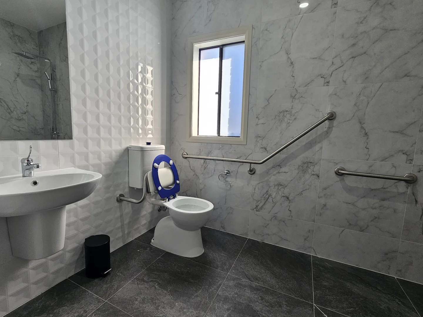 Additional image 13 of Lara VIC 3212