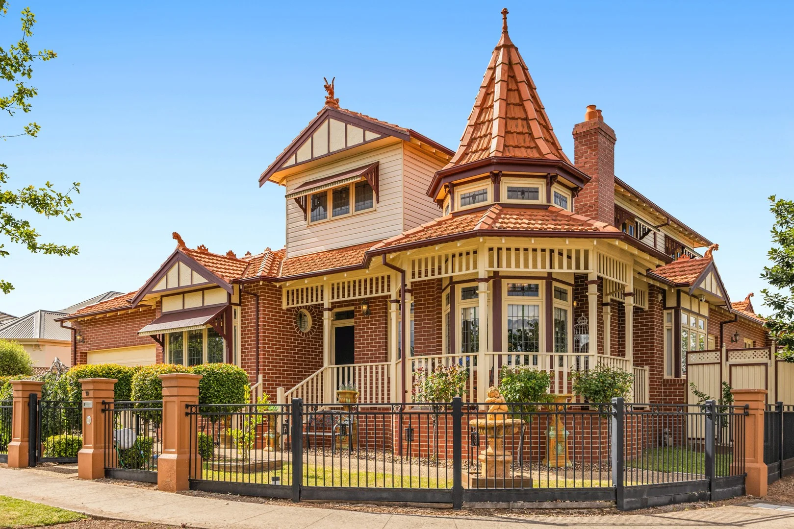 10 Woodbury Avenue, Caroline Springs VIC 3023