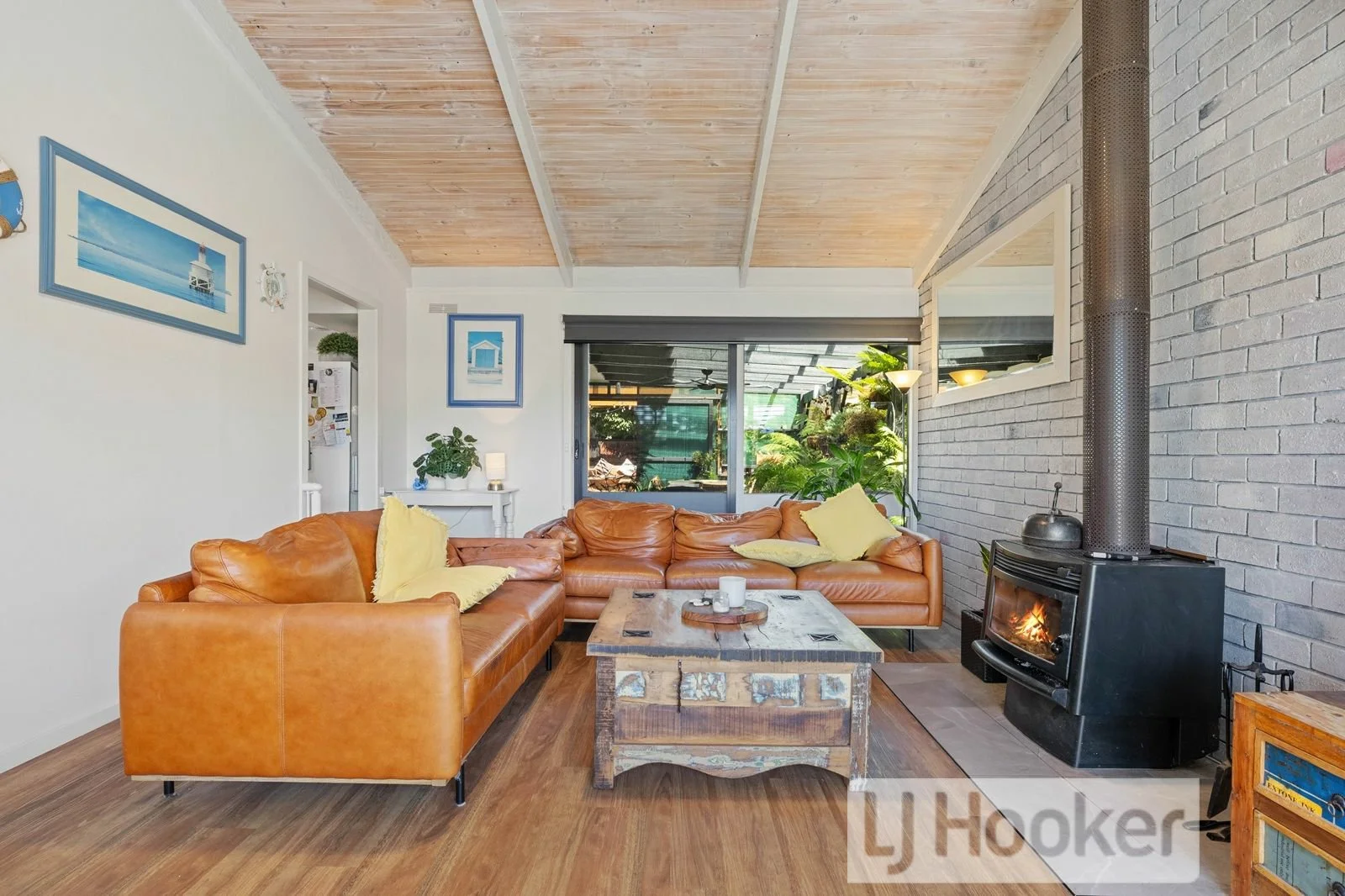 8 Endeavour Court, Lakes Entrance VIC 3909