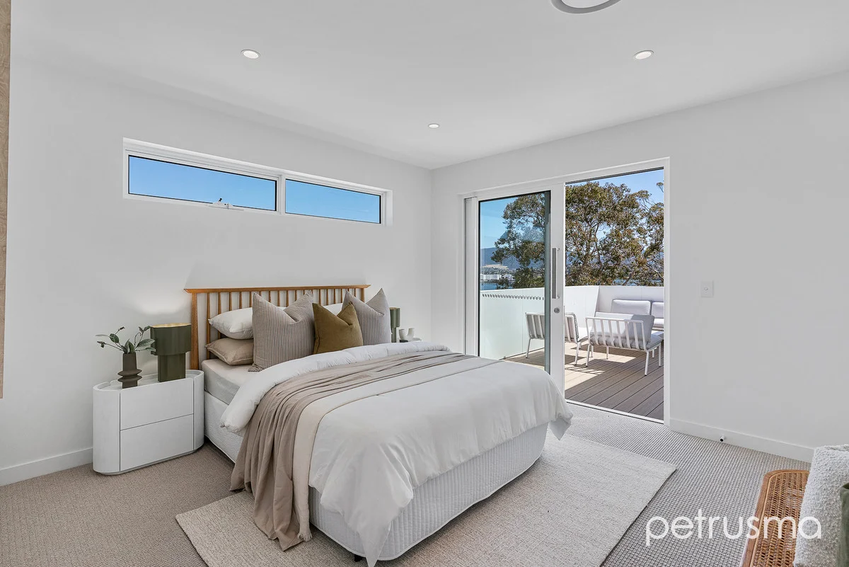 Additional image 16 of 1/107 Derwent Avenue, Lindisfarne TAS 7015