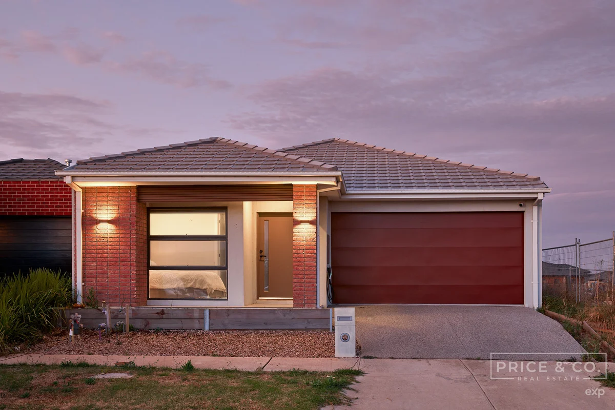 215 Ernstbrook Drive, Clyde VIC 3978