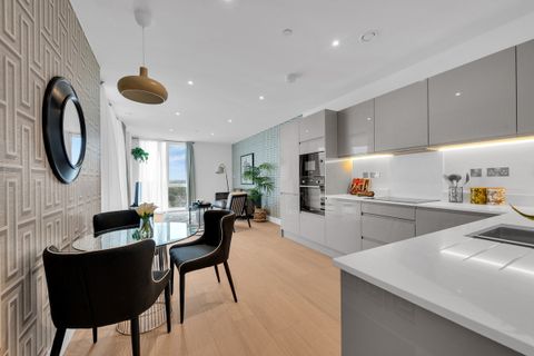 Flat 98 Bookbinder Point, Acton W3, New home