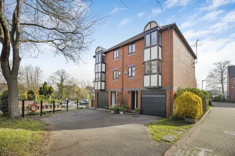Heron Island, Caversham, Reading, Berkshire RG4
