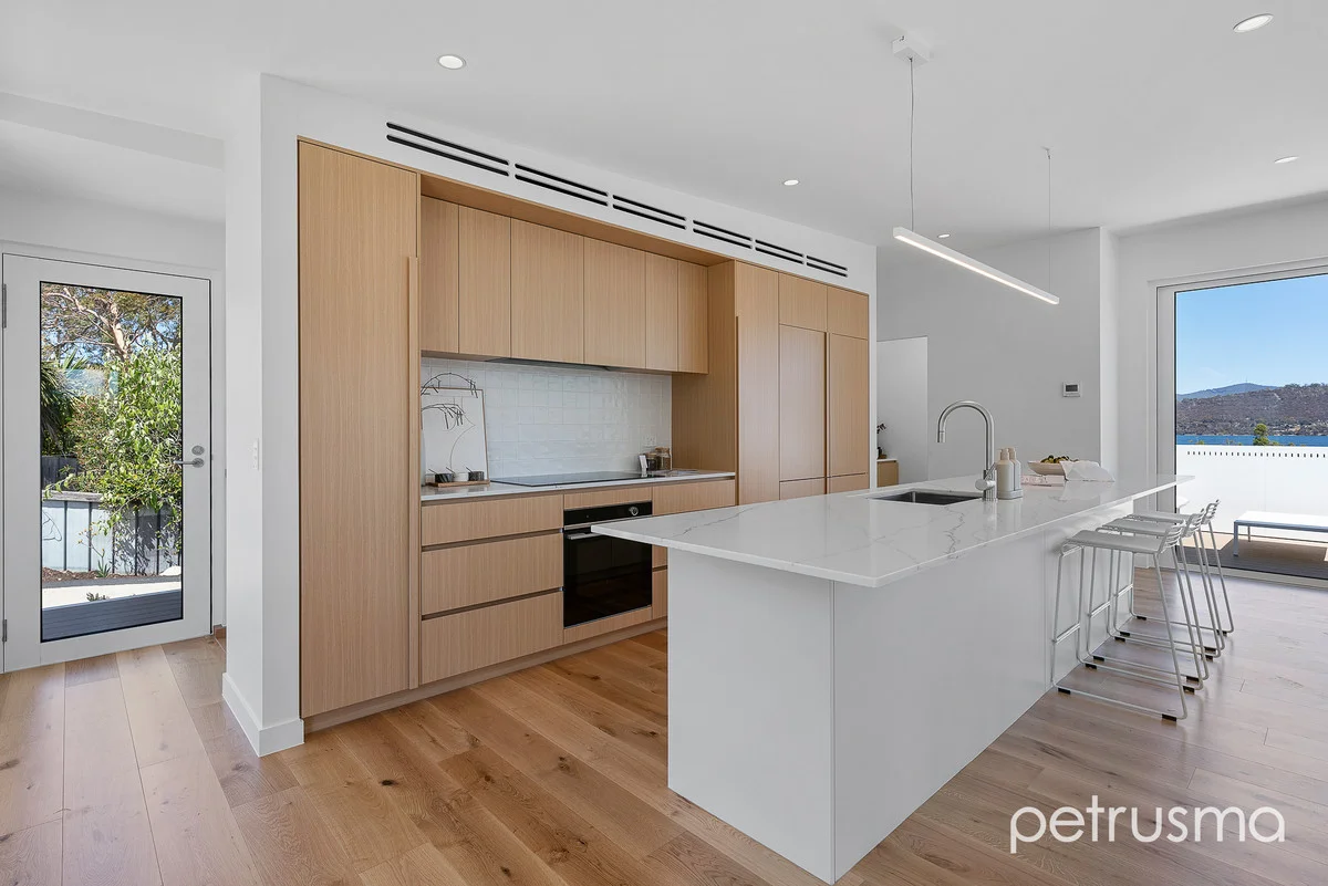 Additional image 11 of 1/107 Derwent Avenue, Lindisfarne TAS 7015