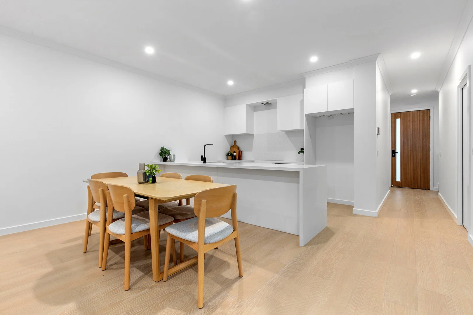 Additional image 3 of 2/25 Cleveland Road, Ashwood VIC 3147