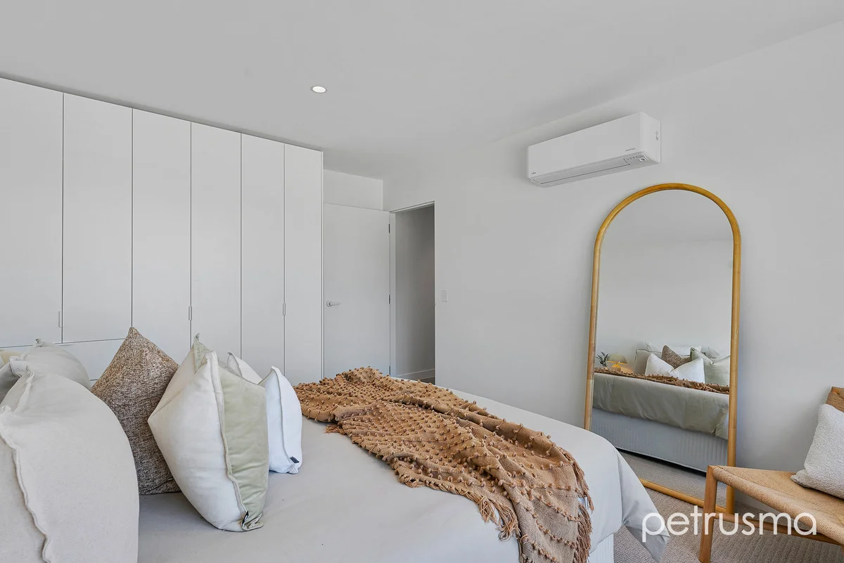 Additional image 20 of 1/107 Derwent Avenue, Lindisfarne TAS 7015