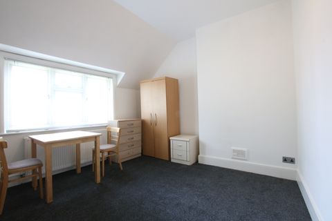 Park Avenue, Willesden Green, London NW2, Studio to rent
