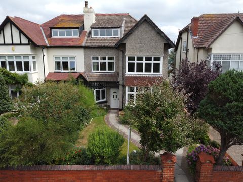 Eshe Road North, Blundellsands L23