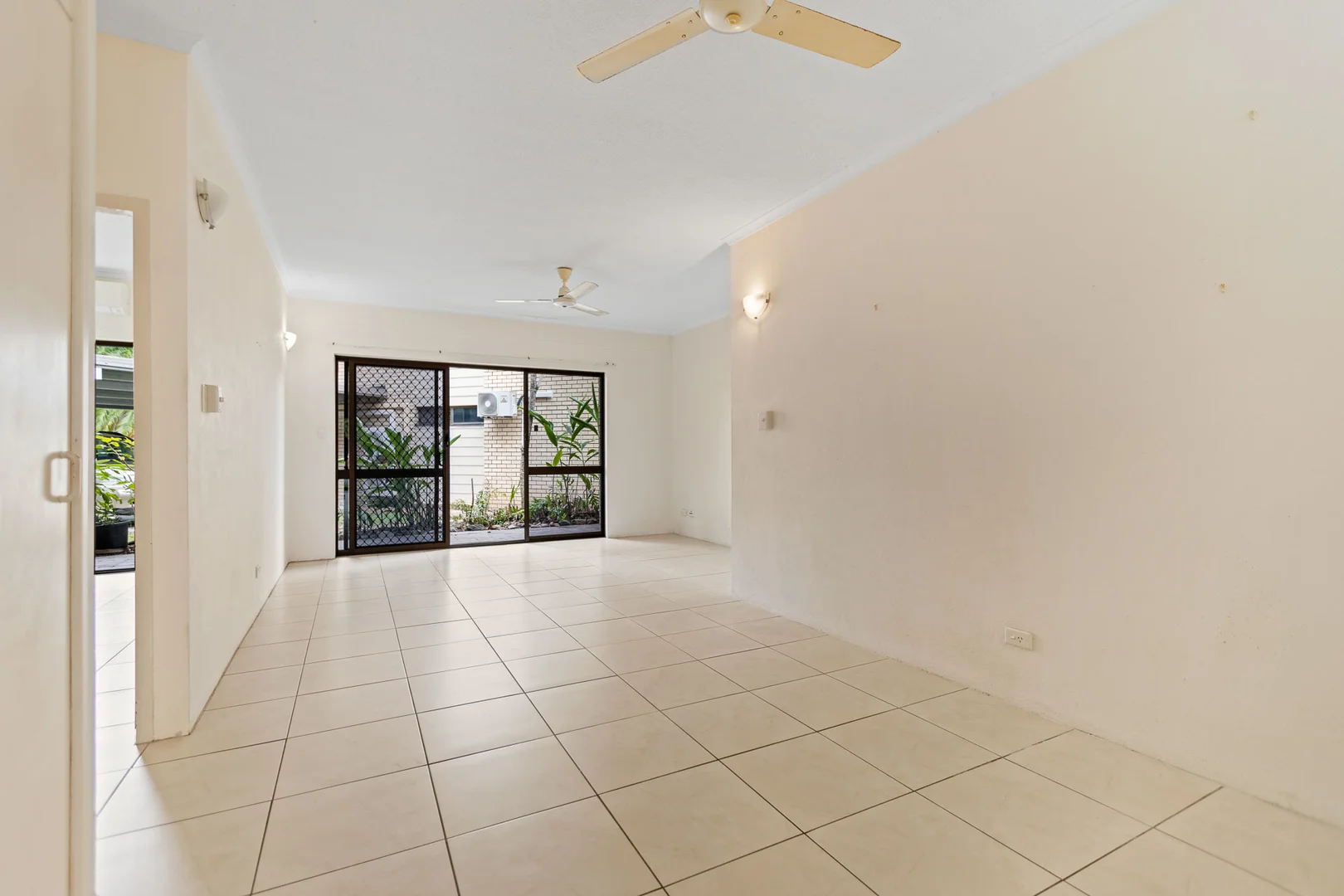 Additional image 3 of 1/21-31 Poinciana Street, Holloways Beach QLD 4878