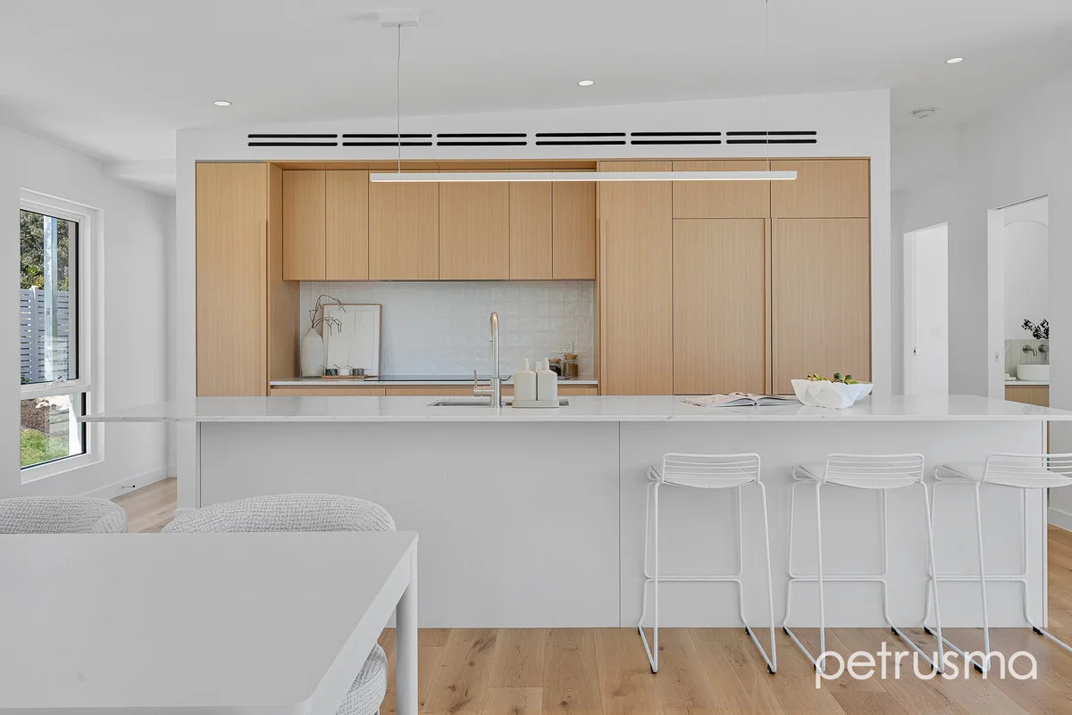 Additional image 14 of 1/107 Derwent Avenue, Lindisfarne TAS 7015