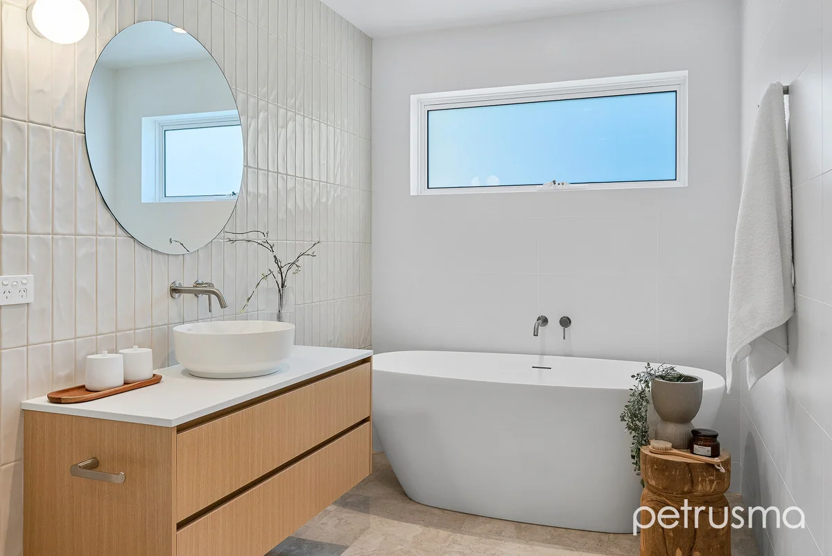 Additional image 24 of 1/107 Derwent Avenue, Lindisfarne TAS 7015