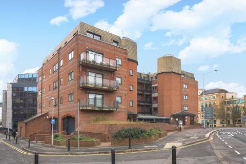 Royal Court, Kings Road, Reading RG1