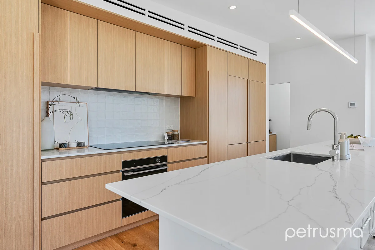 Additional image 13 of 1/107 Derwent Avenue, Lindisfarne TAS 7015