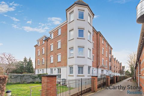 Abbotsmead Place, Caversham RG4