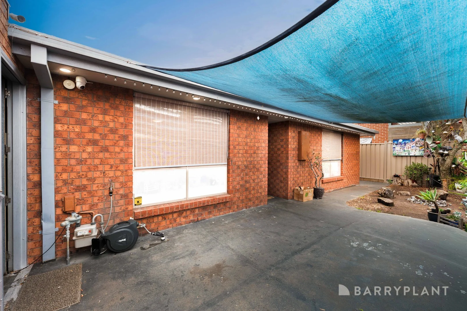 2/13 Honey Grove, St Albans VIC 3021