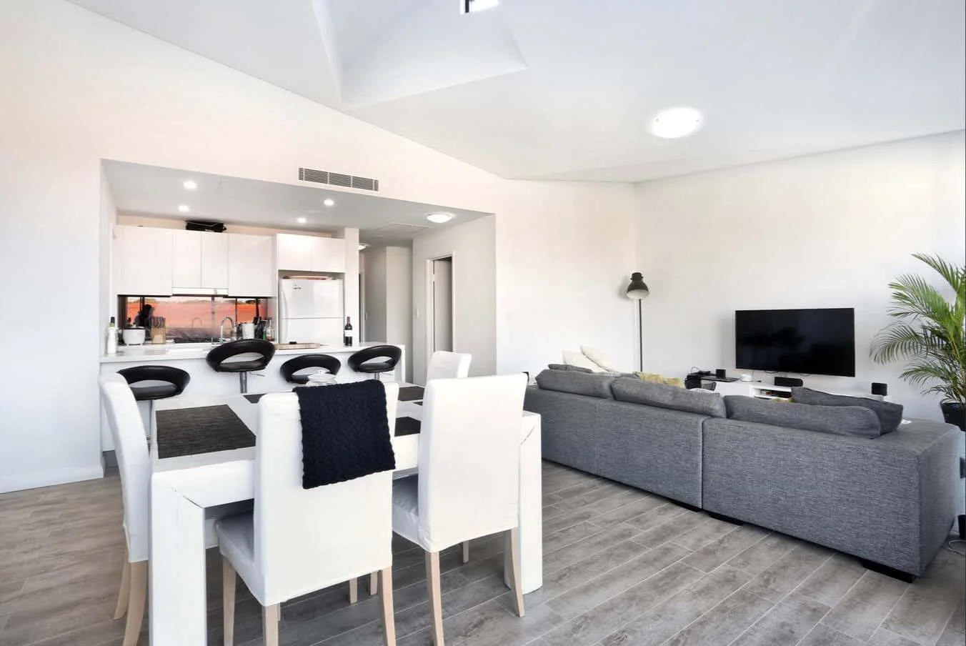 Additional image 4 of C313/2 Banilung St, Rosebery NSW 2018