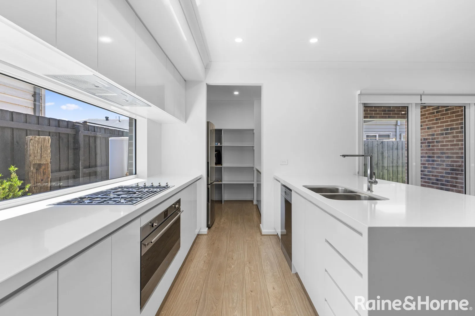22 Moolort Crescent, Eynesbury VIC 3338 photo 5