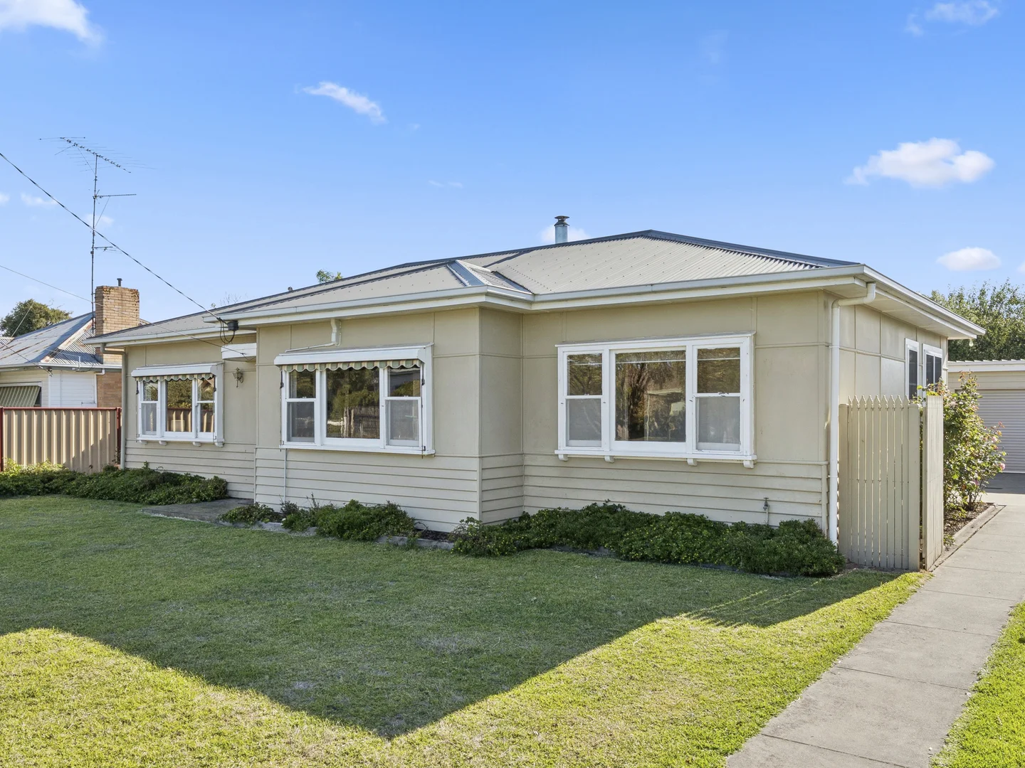 7 White Avenue, Colac VIC 3250