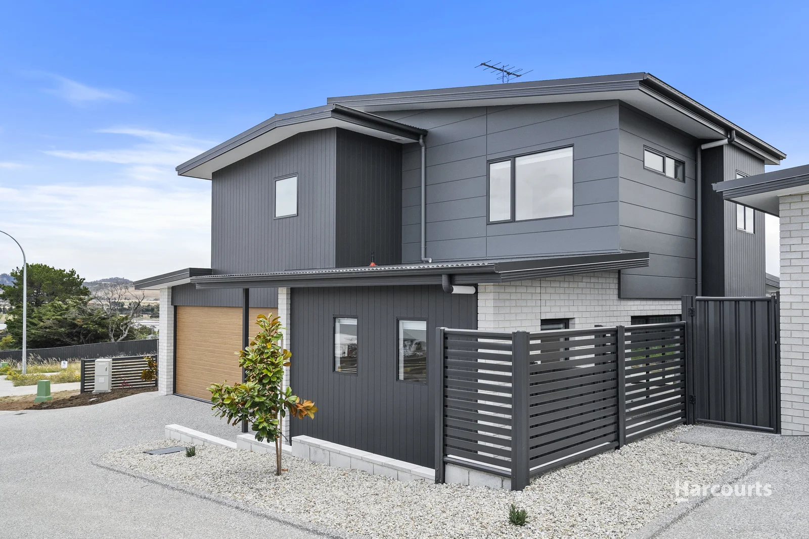 1 & 2/32 Sunningdale Close, Midway Point TAS 7171