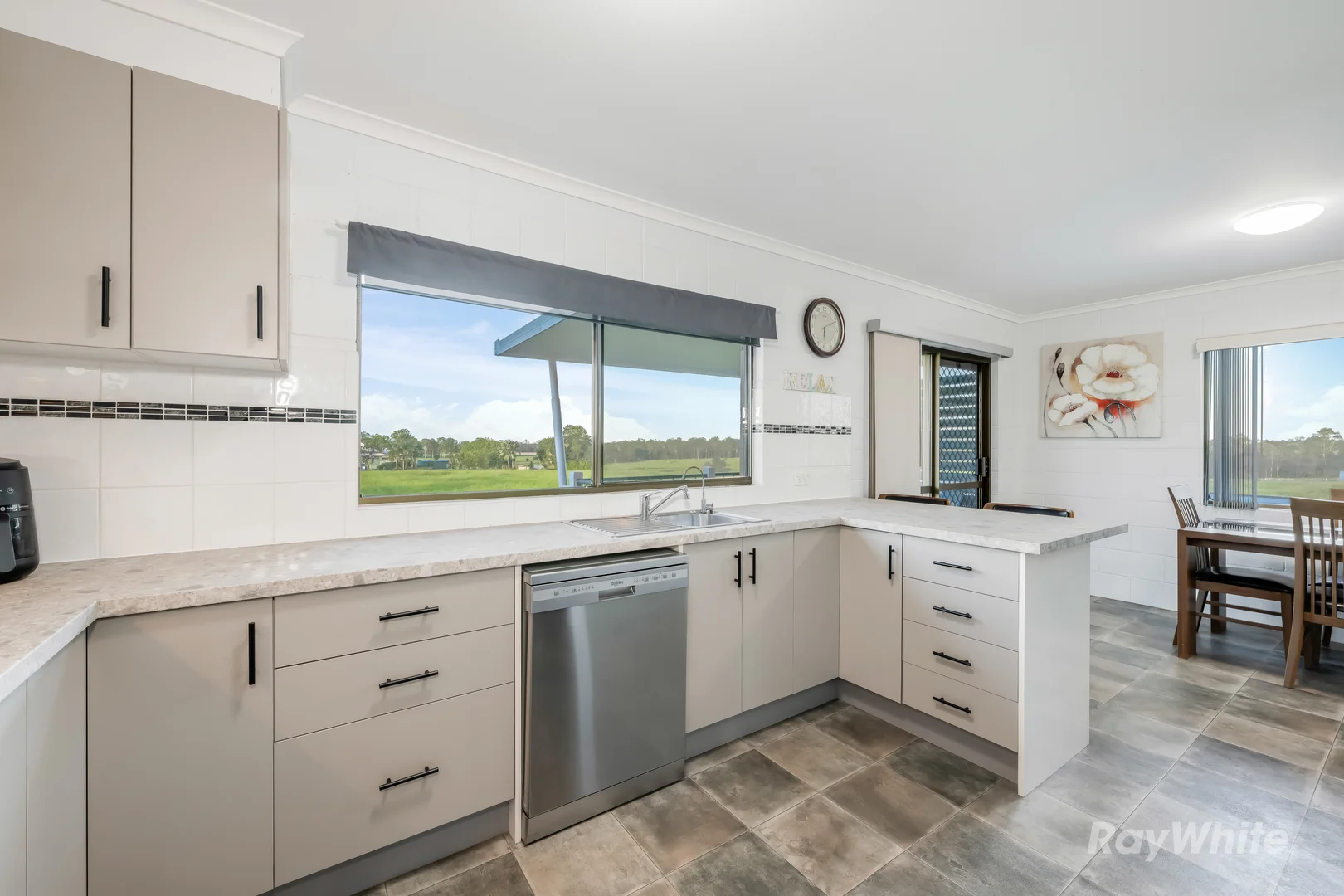 Additional image 11 of 9 Eden Street East, Walkers Point QLD 4650