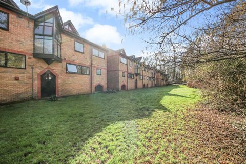 71 South East Road, Sholing SO19