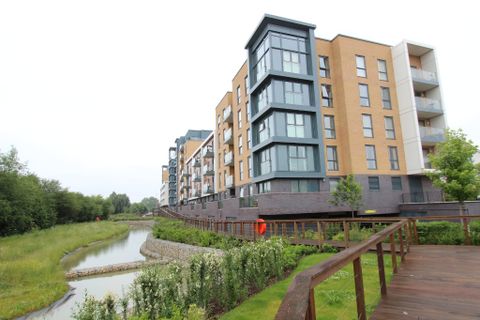 Drake Way, Kennet Island, Reading RG2