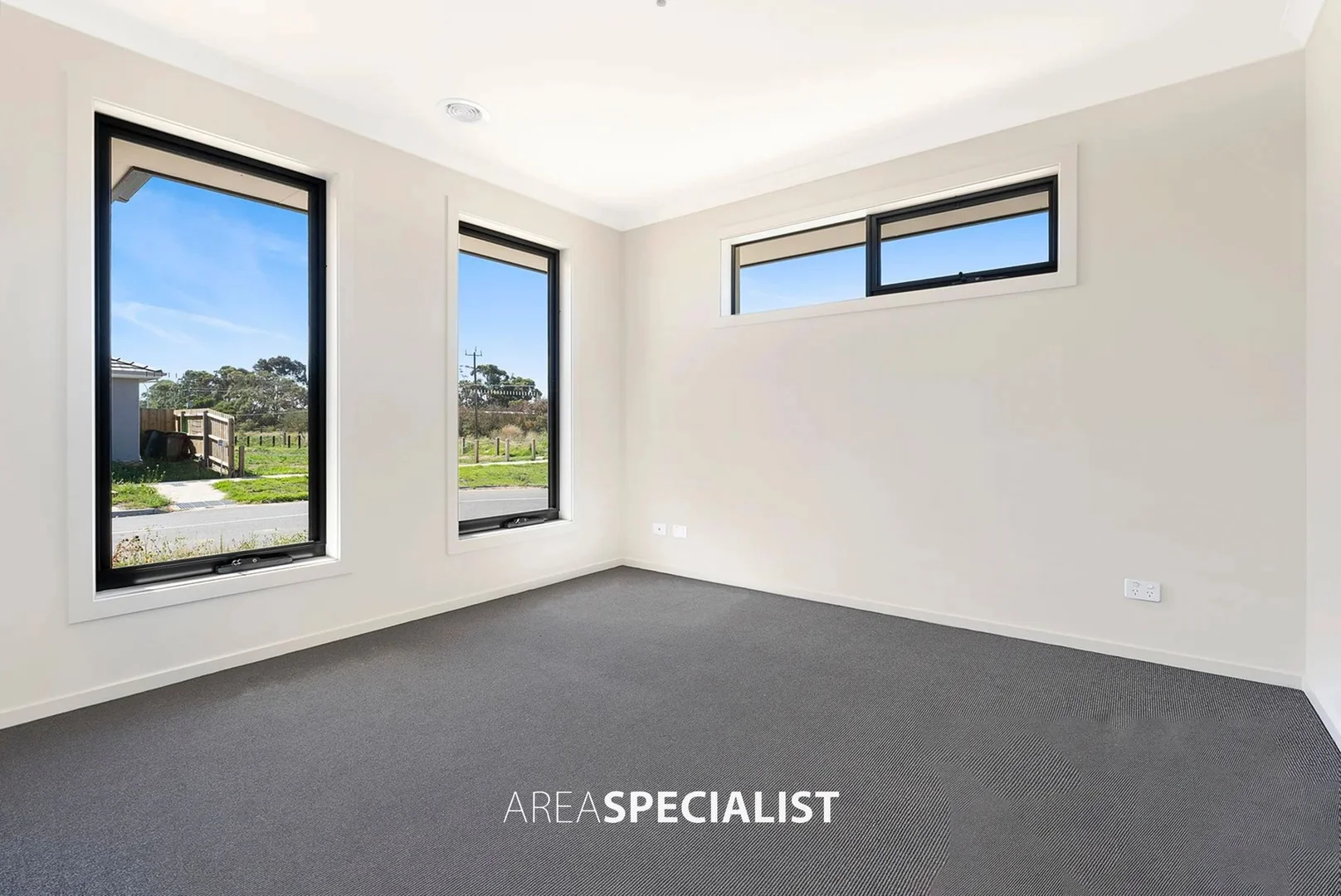 47 Patrobas Loop, Cranbourne East VIC 3977 photo 2