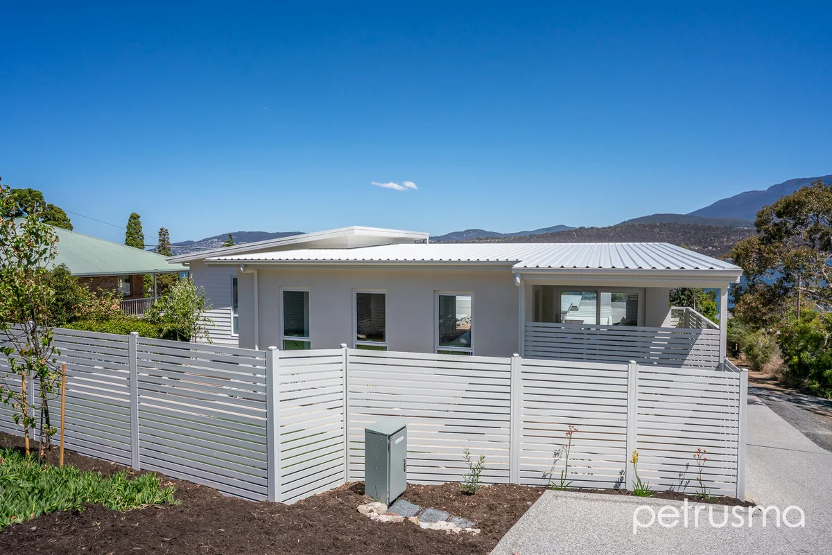 Additional image 32 of 1/107 Derwent Avenue, Lindisfarne TAS 7015