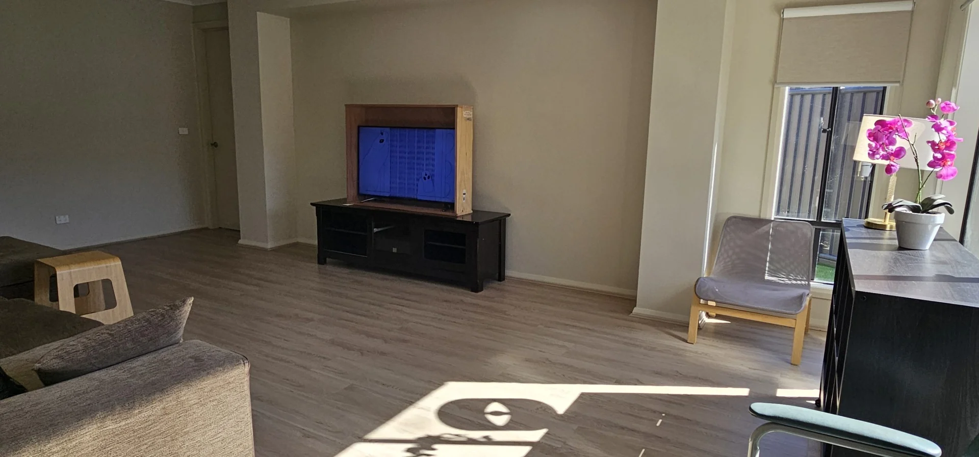 Additional image 3 of Lara VIC 3212