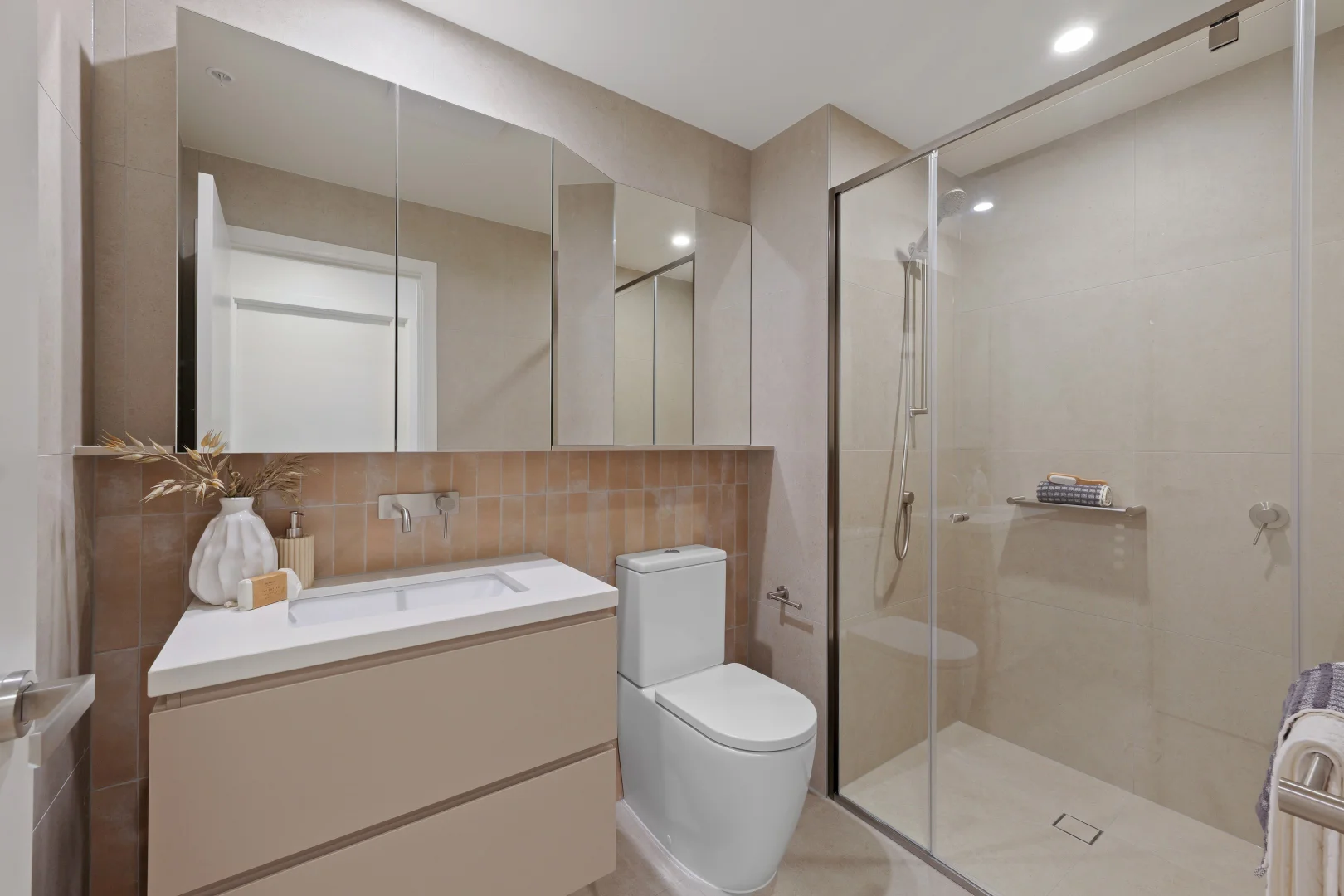 Additional image 13 of 702/16 Woodcliffe Crescent, Woody Point QLD 4019