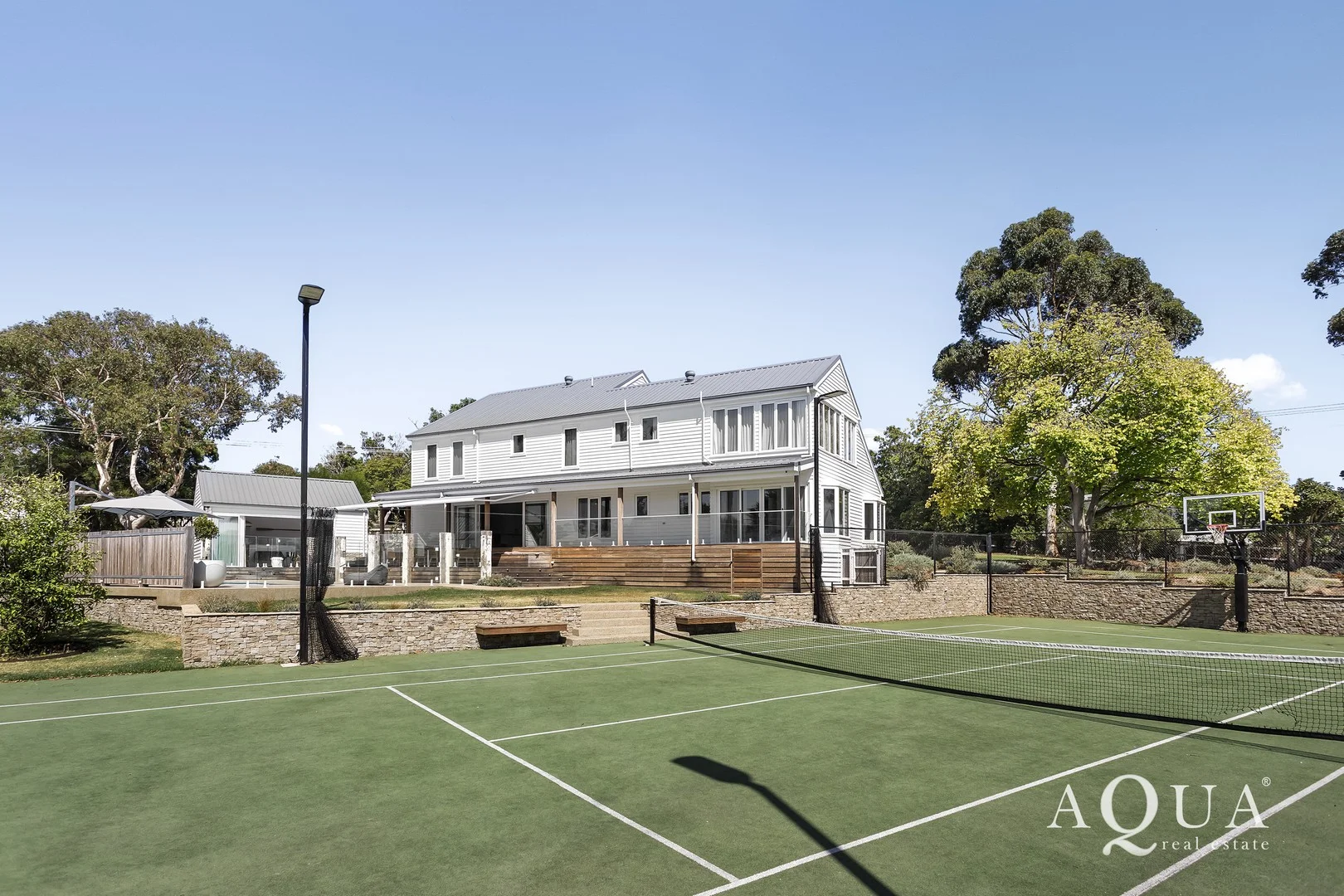 16 Daveys Bay Road, Mount Eliza VIC 3930