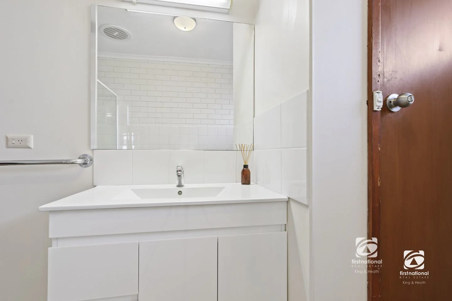 Additional image 10 of 4/28 Rowe Street, Lakes Entrance VIC 3909